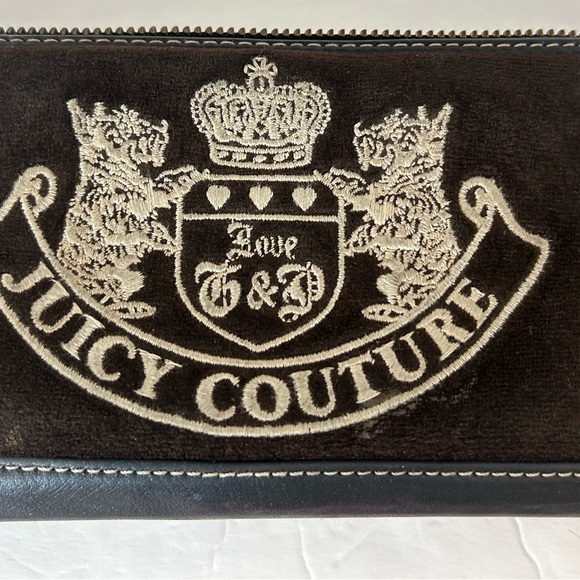Juicy Couture vintage brown suede with creme color Crest Wallet. - Picture 10 of 11